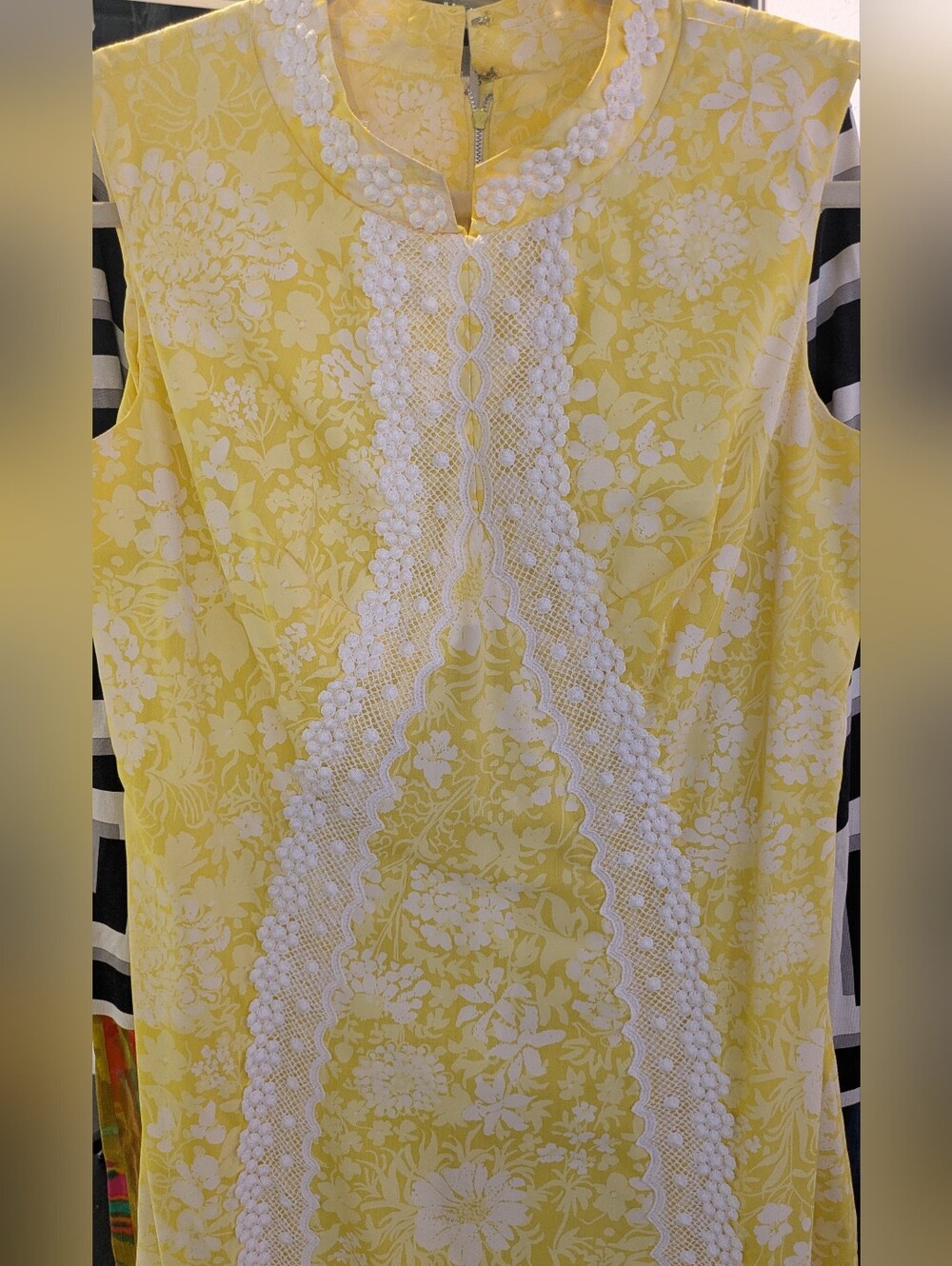 1970s 'The Lilly' Pulitzer yellow and white floral maxi w/lace accents - Picture 10 of 13